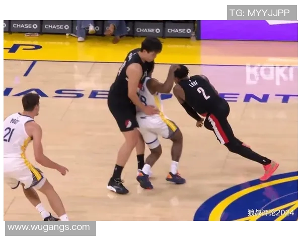 足球明星与裁判激烈对抗视频曝光引发热议球迷反应不一