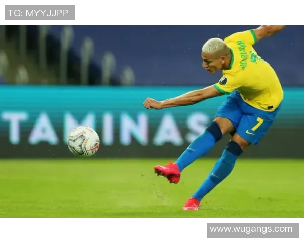 足球明星独特头套帽子揭秘时尚与功能的完美结合 足球明星独特头套帽子揭秘时尚与功能的完美结合