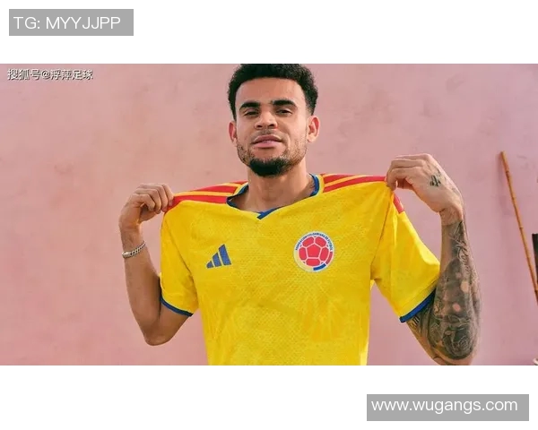 足球明星身着球衣的精彩瞬间展现运动魅力与个人风采